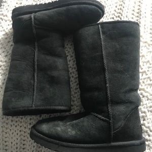 Black Ugg boots